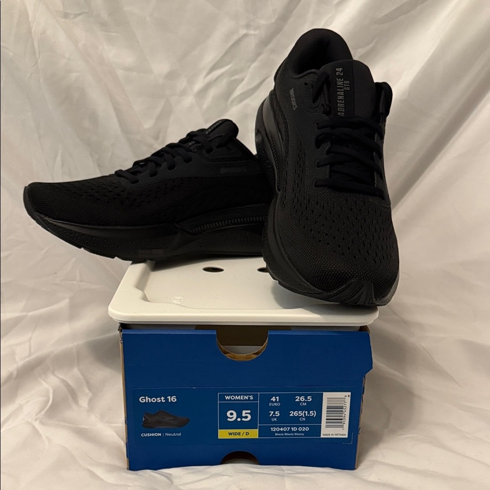 Brooks Ghost 16 Women’s Athletic Shoes in Black